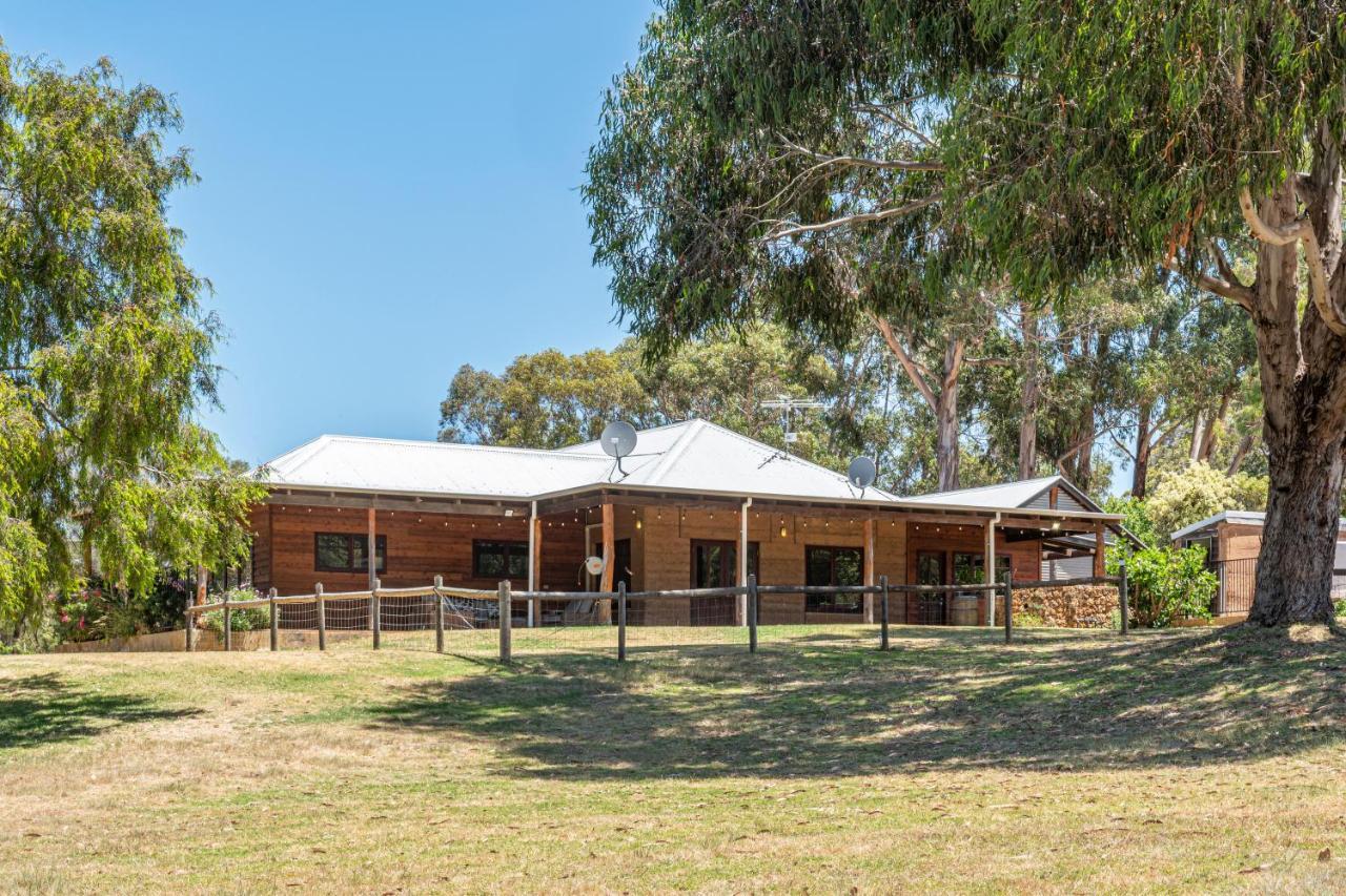 Island Brook Estate Vineyard And Chalets Yelverton Buitenkant foto