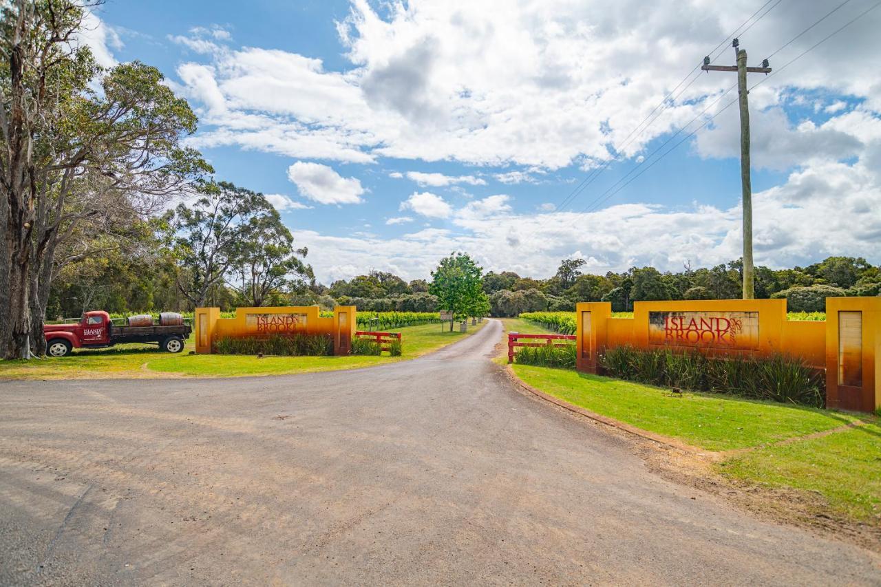 Island Brook Estate Vineyard And Chalets Yelverton Buitenkant foto