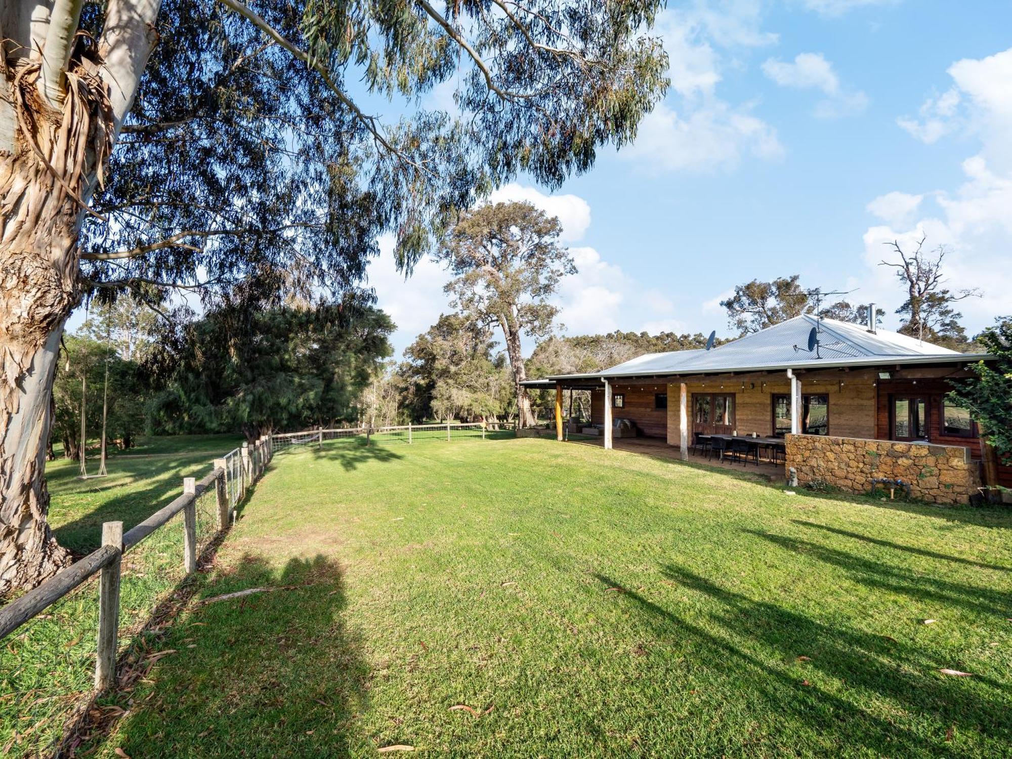 Island Brook Estate Vineyard And Chalets Yelverton Buitenkant foto